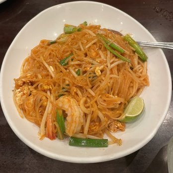 Phnom Penh House - Cha Kathiw - pan fried noodles with chili sauce, bean sprouts and green onion with shrimp - Cambodian Near Me - Alameda, California Phnom Penh House - Cha Kathiw - pan fried noodles with chili sauce, bean sprouts and green onion with shrimp - Cambodian Near Me - Alameda, California