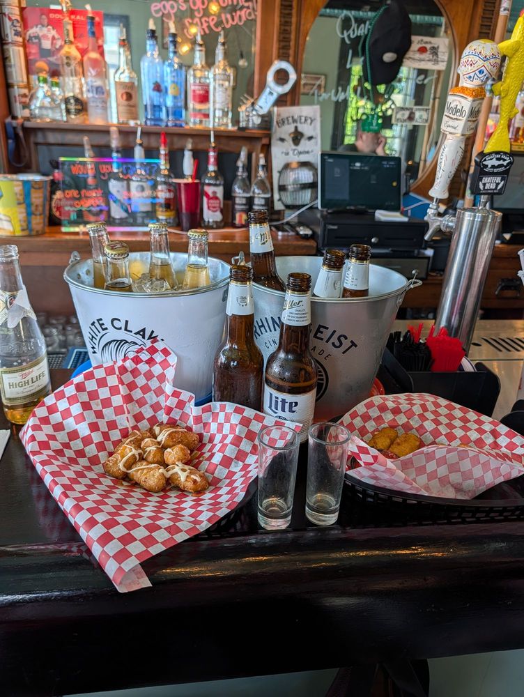 The Hub Tavern Logo