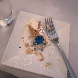 Novino - Gender reveal cannolis