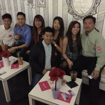 Apt 503 - Group pictures are always fun - Lounges Near Me - Los Angeles, California
