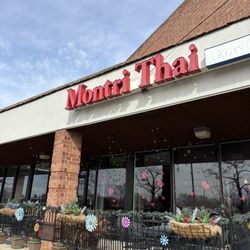 Montri Thai - Outside