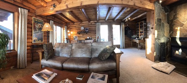 Howlers Inn B&B and Wolf Sanctuary, Bozeman MT Bed and Breakfast Lodging by null