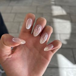 Plush Nail Bar - White chrome done by Mary