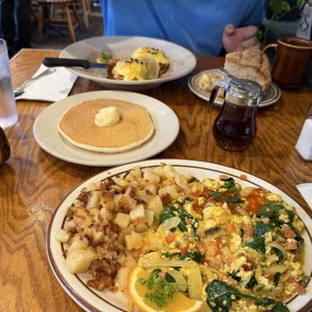 Hobee's Restaurant - Cheesy tofu scramble with pancake. With a side of Benedict and coffee cake. And two cinnamon teas - Diners Near Me - Palo Alto, California