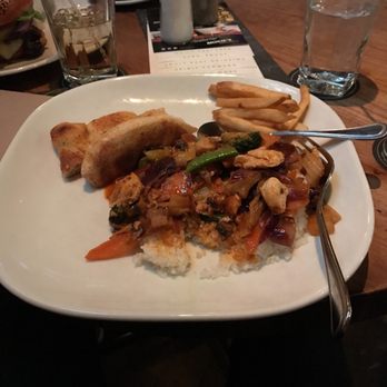 Moxies West Edmonton Mall Restaurant - Red curry - Canadian (New) Near Me - Edmonton, Alberta