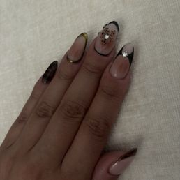 Got my birthday nails done with Cyrus and it came out amazing !