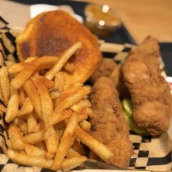 BRD - Chicken Tenders Tender Box with Fries - 3 Tenders