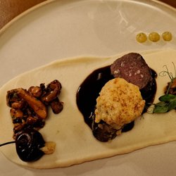 Pfistermühle - Hirschkalbsrücken aus Oberammergau. Venison calf saddle, chanterelles.  2022 09 17. M0.