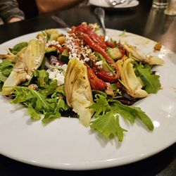 Albivi Brick Oven Pizza - Artichoke salad