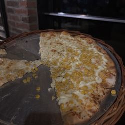 Di Pizza Restaurant & Bar - 1/2 corn and catupiry, 1/2 4 cheese
