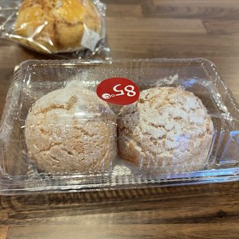 85°C Bakery Cafe-Claremont - Cream puff - Coffee & Tea Near Me - Claremont, California 85°C Bakery Cafe-Claremont - Cream puff - Coffee & Tea Near Me - Claremont, California