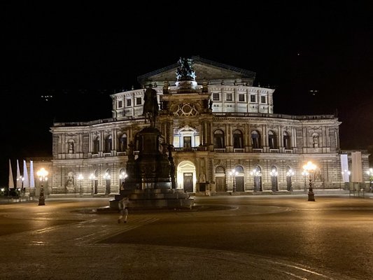 Semperoper Dresden by null
