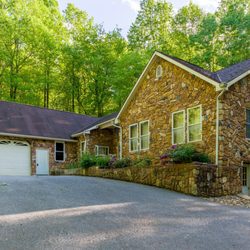 H.K. Keller - Why Choose H.K. Keller to Sell Your Real Estate? We help you determine the value of your property and assess its auction-worthiness.