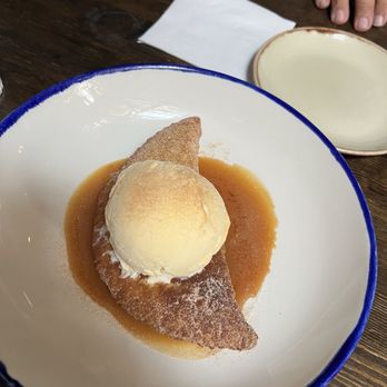 Bosscat Kitchen & Libations - Apple pie - Bars Near Me - Orange, California Bosscat Kitchen & Libations - Apple pie - Bars Near Me - Orange, California