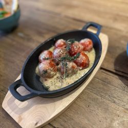 Moritz - Restaurant & Bar - Cherry-Tomaten in einer Weißwein-Käse-Creme