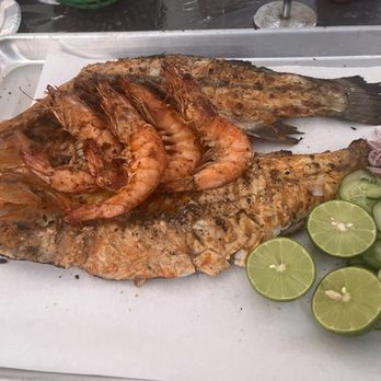 Mariscos Los Corchos - Pescado - Mexican Near Me - Los Angeles, California