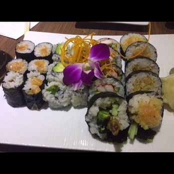 Takashi - Sushi platter - Sushi Bars Near Me - St-Leonard, Quebec