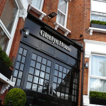 Glenlyn Hotel - Front Entrance to the Hotel - Hotels Near Me - London, XGL