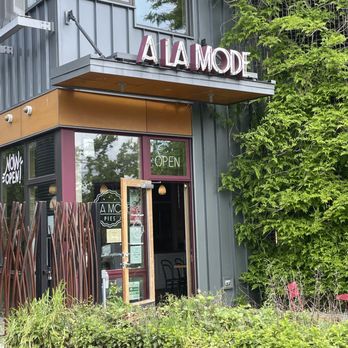 A la Mode Pies Ballard - A La Mode sign - Bakeries Near Me - Seattle, Washington