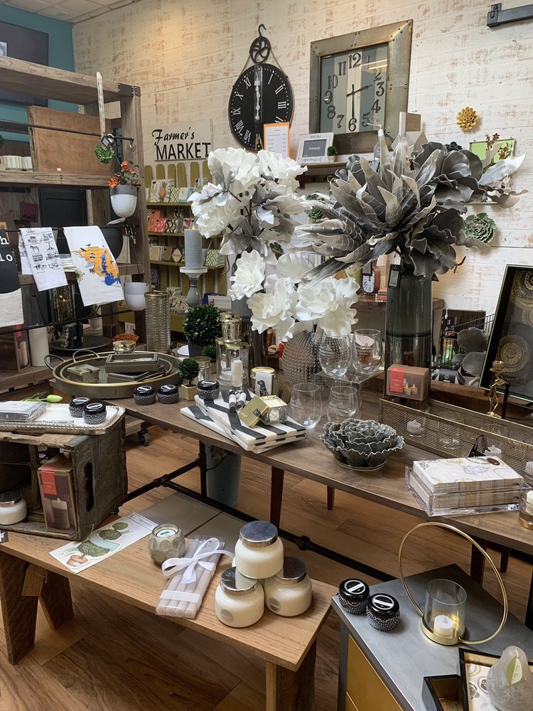 THE BOXWOOD COLLECTION Updated September 2024 15 Railroad Ave, Glyndon, Maryland Gift