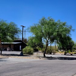 Restrooms, parking and shade, easy access from Lake Mead Parkway.
