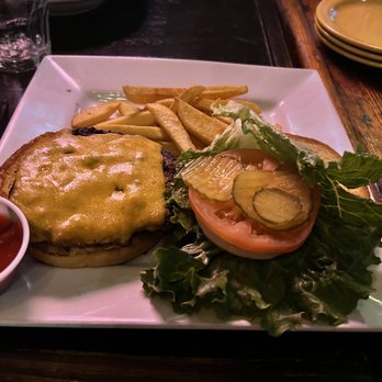 The Lion & Crown - Cheese burger - Pubs Near Me - Addison, Texas The Lion & Crown - Cheese burger - Pubs Near Me - Addison, Texas