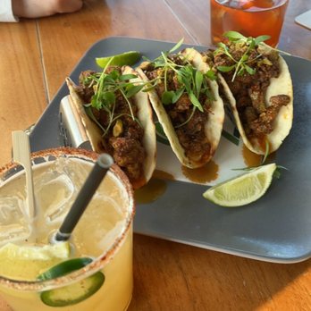 360 Rooftop Bar - Cauliflower tacos; sugar & spice cocktail - Lounges Near Me - St. Louis, Missouri