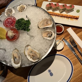 Hudson House - Oysters and Truffle Tuna Roll - Cocktail Bars Near Me - Houston, Texas