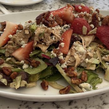 Brio Italian Grille - Chicken strawberry balsamic salad - Italian Near Me - Liberty Township, Ohio