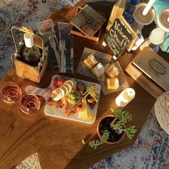 Third Wheel Tours - Charcuterie board with a wine you get to pick! Also has a tic-tack-toe game and a deck of cards - Wine Tours Near Me - Paso Robles, California