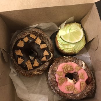 Sweet Surrender Bake House - Crannoli, jelly crannoli and key lime dessert - Desserts Near Me - Levittown, New York