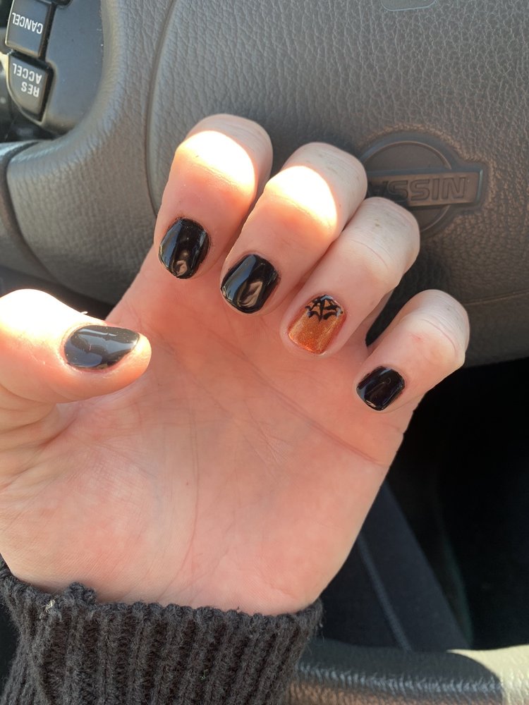 Nails R US Logo
