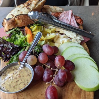 Taylors Landing - Mmmmmm - Bars Near Me - Don Mills, Ontario