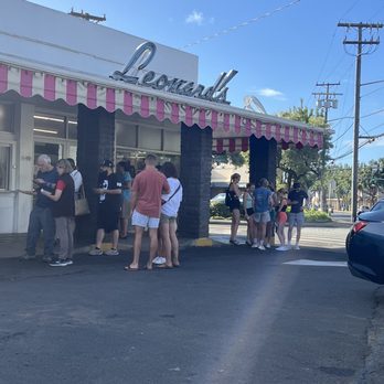 Leonard's Bakery - Outside - Bakeries Near Me - Honolulu, Hawaii Leonard's Bakery - Outside - Bakeries Near Me - Honolulu, Hawaii
