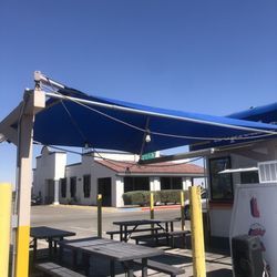 Tropical Sno - Benches available
