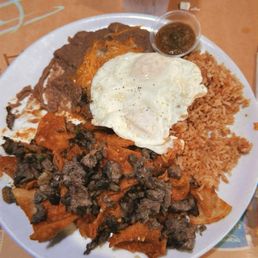 Chilaquiles Con Huevos with Carne Asada