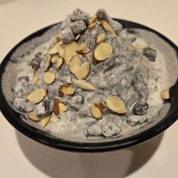 Java & Mug Cafe - Black sesame snow bingsoo