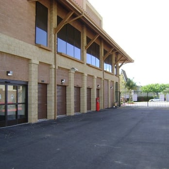 StorQuest Self Storage - Self Storage Near Me - Thousand Oaks, California