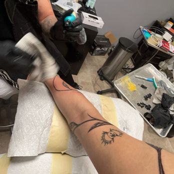 Vine St. Tattoo - Tattoo Near Me - Los Angeles, California Vine St. Tattoo - Tattoo Near Me - Los Angeles, California