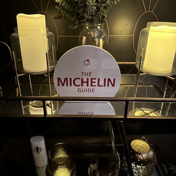 Riley's Vancouver - Michelin Guide - Seafood Near Me - Vancouver, British Columbia Riley's Vancouver - Michelin Guide - Seafood Near Me - Vancouver, British Columbia