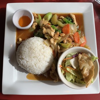Silver Dish Thai Cuisine - Pad Cashew Nut Chicken - Thai Near Me - Provo, Utah