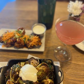 Putnam's Pub & Cooker - Crispy Brussel Sprouts, Cosmopolitan, Buffalo Wings - Pubs Near Me - Brooklyn, New York Putnam's Pub & Cooker - Crispy Brussel Sprouts, Cosmopolitan, Buffalo Wings - Pubs Near Me - Brooklyn, New York