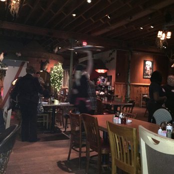 Babe's Chicken Dinner House - Comfy environment. - Southern Near Me - Burleson, Texas