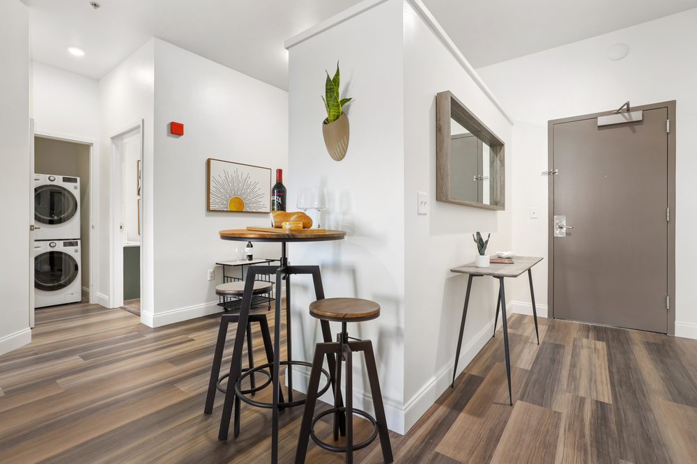 PARKSIDE APARTMENTS AND SHOPS Updated June 2024 13 Photos 1120 S