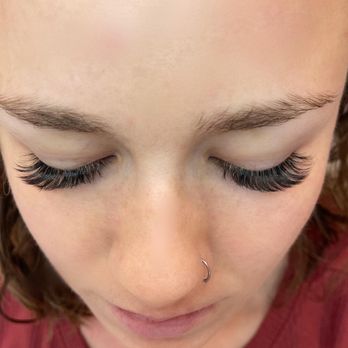 Everything Eyelashes - Light & Beautiful volume - Eyelash Service Near Me Everything Eyelashes - Light & Beautiful volume - Eyelash Service Near Me