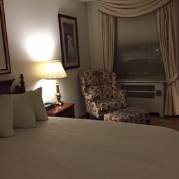 Single queen -- comfy!