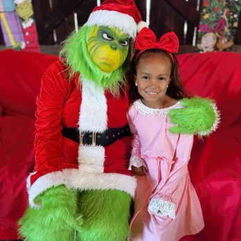 Lorina's Edible Garden - The Grinch - Christmas at the Barn - Attraction Farms Near Me - Escalon, California Lorina's Edible Garden - The Grinch - Christmas at the Barn - Attraction Farms Near Me - Escalon, California