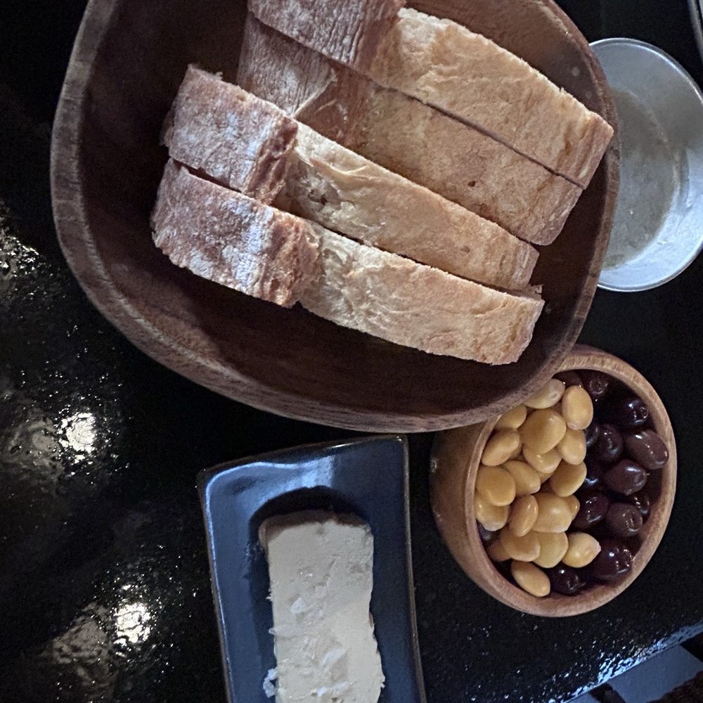 Cantina 32 - Bread, butter and olives - Modern European Near Me - Porto, 13 Cantina 32 - Bread, butter and olives - Modern European Near Me - Porto, 13