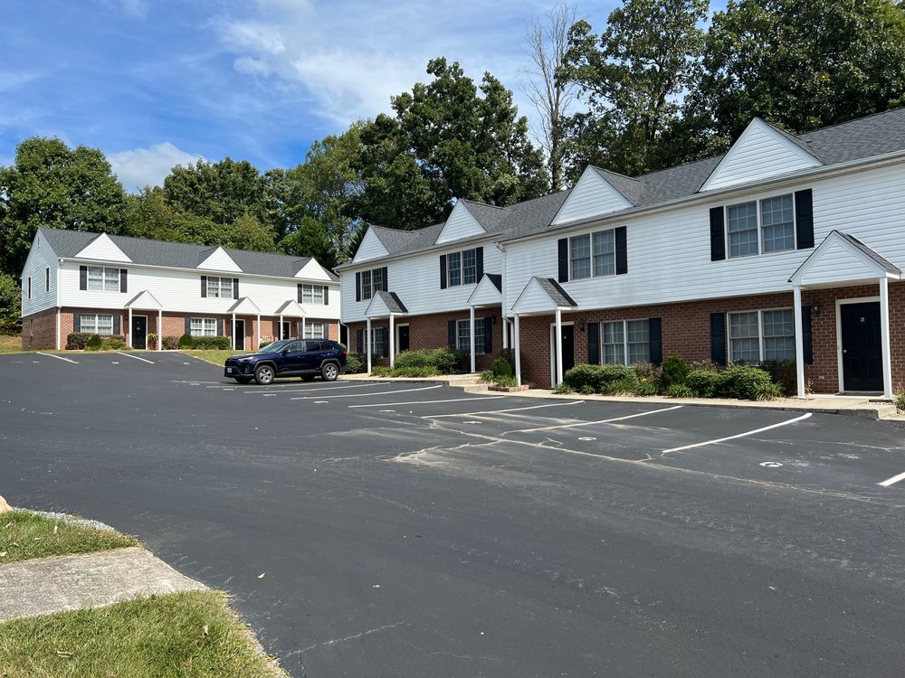 HOLLY RUN TOWNHOMES Request Consultation 316 Breezewood Dr