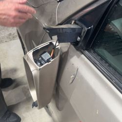 Mobil - broken mirror